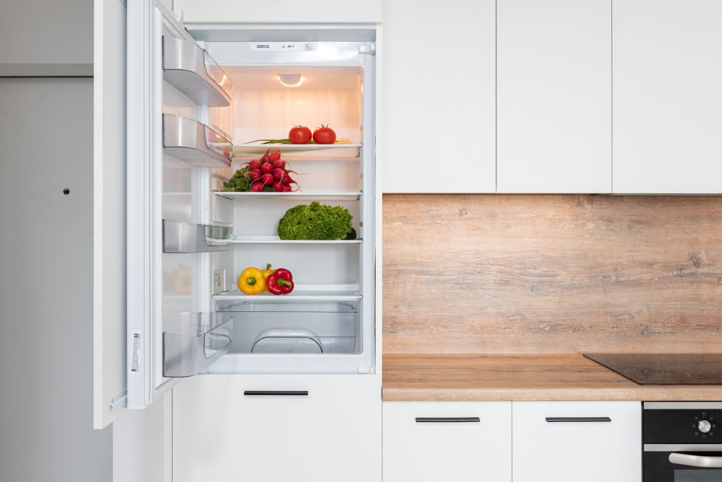 Integrated Refrigerator in a Compact Kitchen Layout